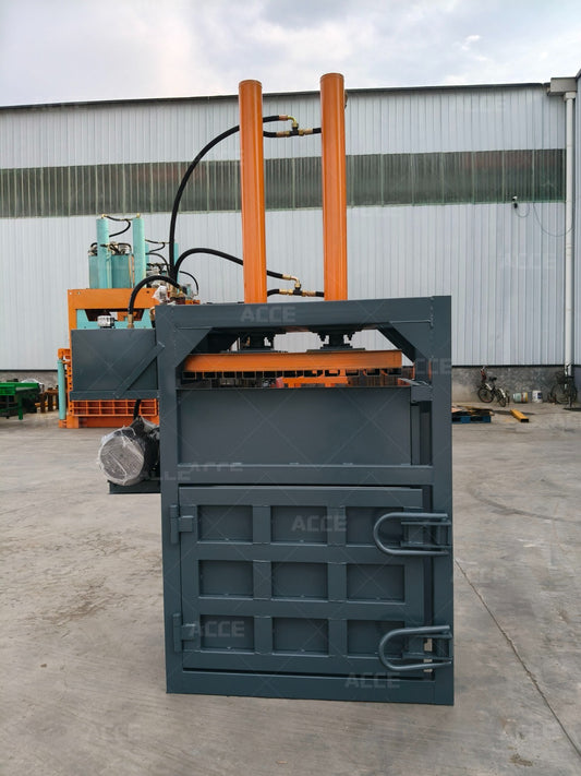 GREYMANE VB-40 Vertical Hydraulic Baler - 40 Ton