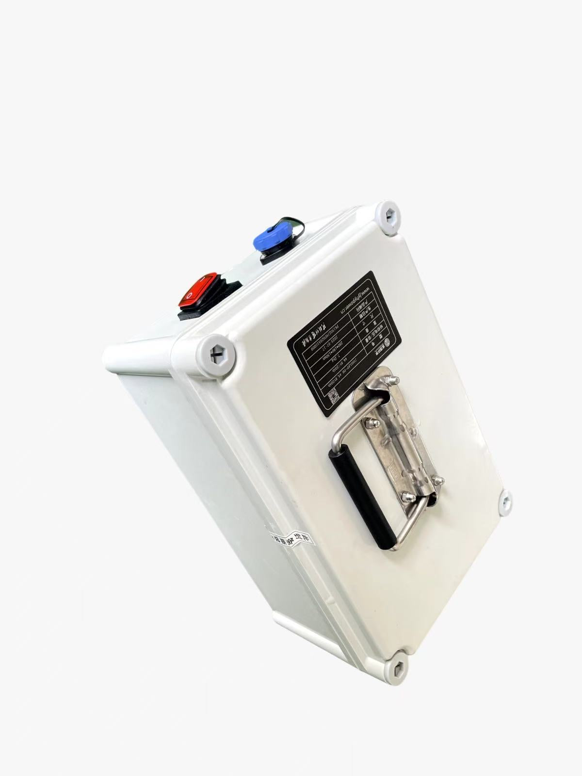 R03b Solar Panel Cleaning Robot for Tracker Systems | Water-Assisted Utility Scale PV Cleaning Solution