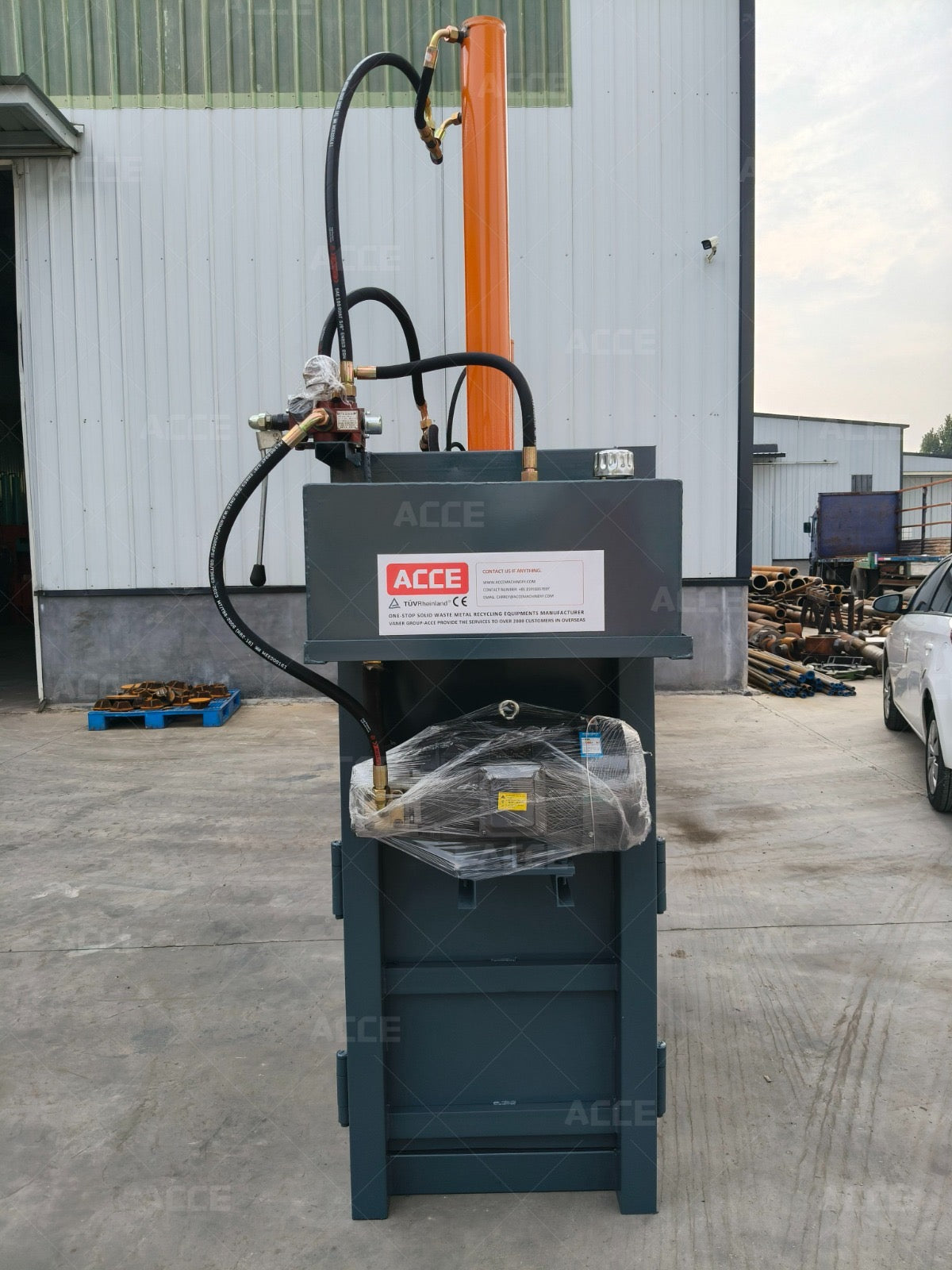 GREYMANE VB-40 Vertical Hydraulic Baler - 40 Ton